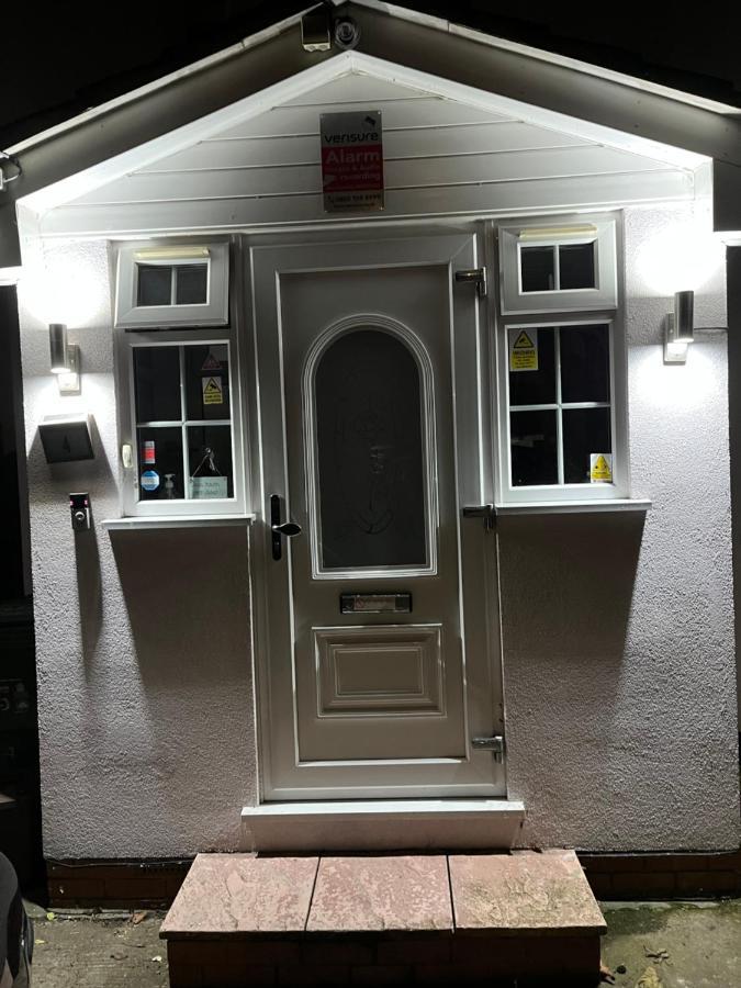 Comfortable Single Bedroom With Free On Site Parking Kingston upon Thames  Exterior foto